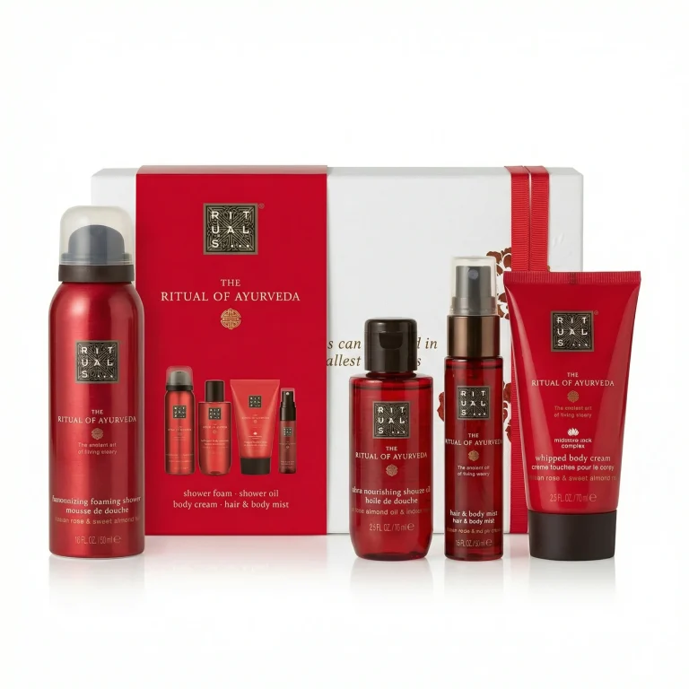 Packshot: zestaw Rituals The Ritual of Ayurveda – pudełko i cztery kosmetyki na czystym, białym tle.